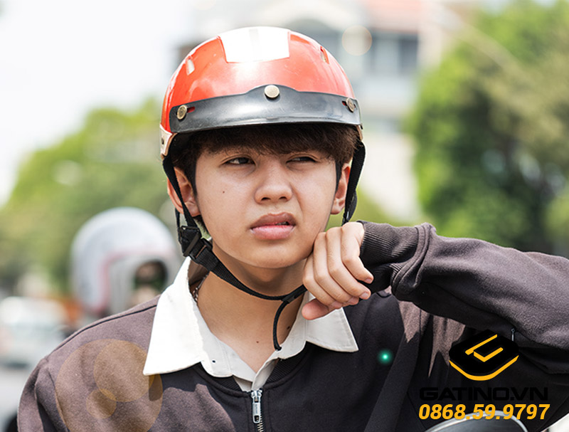 nguyen-nhan-doi-mu-bao-hiem-bi-xep-toc